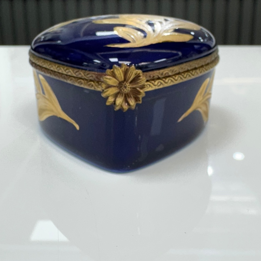 Artisanal Limoges Heart-Shaped Trinket Box